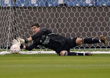 كورتوا يكشف كيف تصدى لركلات ترجيح لاعبي فالنسيا ويؤكد النهائي صعب أي ا كان خصمنا