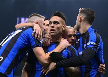 فيديو إنتر ميلان يتخطى فيرونا ويلاحق يوفنتوس وميلان في الدوري الإيطالي