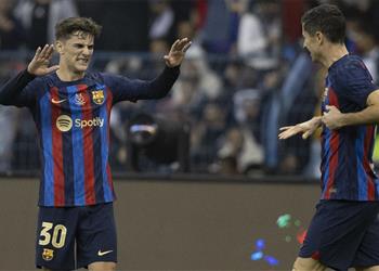 ليفاندوفسكي يوضح كلماته السحرية لـ جافي قبل ثلاثية برشلونة أمام ريال مدريد