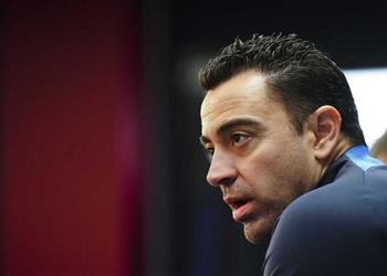 تشافي يثير الشكوك بشأن مستقبل لاعب برشلونة