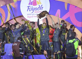 فيديو في مباراة مثيرة باريس سان جيرمان يهزم نجوم الهلال والنصر ويتوج بكأس موسم الرياض