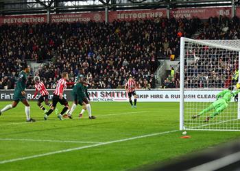 فيديو ويسا يسجل هدف برينتفورد الثاني أمام ليفربول