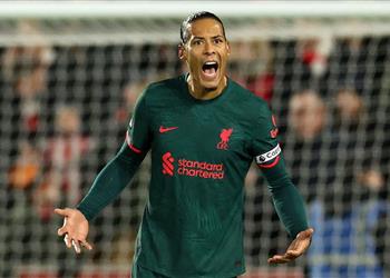 كلوب يوضح سبب استبدال فان دايك مبكر ا في مباراة ليفربول وبرينتفورد