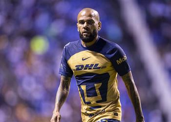 بعد حبسه احتياطي ا بوماس المكسيكي يعلن فسخ عقد داني ألفيس