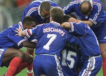 أسطورة فرنسا يعترف علاقة ديشامب بجيل 98 انقطعت