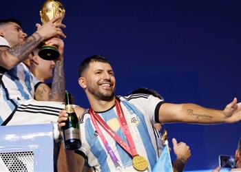 أجويرو يفتح النار على إبراهيموفيتش بعد تصريحاته ضد الأرجنتين ما تقوله وقاحة