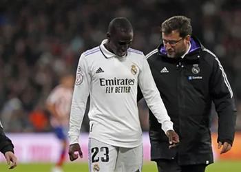 فيديو فيرلاند ميندي يغادر مباراة ريال مدريد وأتلتيكو مدريد مصاب ا