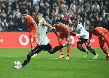 كوكا يشارك في هزيمة ألانيا سبور بثلاثية أمام بشكتاش بـ الدوري التركي