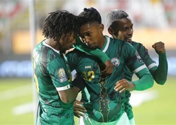 فيديو مدغشقر تقصي موزمبيق وتصعد لـ قبل نهائي كأس أمم إفريقيا للمحليين