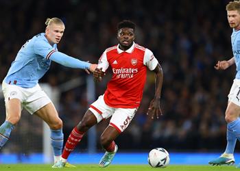 آرسنال يتلقى نتائج فحص توماس بارتي بعد إصابته أمام مانشستر سيتي