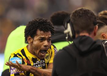 فيديو الفار يلغي هدف رومارينيو في مباراة اتحاد جدة والفيحاء