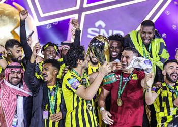 اتحاد جدة يحتفي بإنجاز أحمد حجازي بعد التتويج بـ السوبر السعودي القائد الذهبي رقم 22