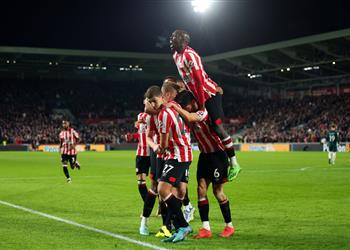 لاعب برينتفورد يوضح سر الفوز على ليفربول ويعلق الفرق تخشى المجئ إلينا