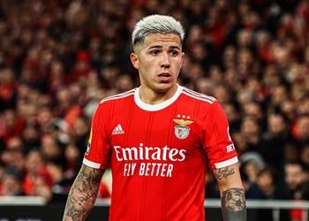 تشيلسي يغري بنفيكا بعرض قوي لحسم صفقة إنزو فرنانديز