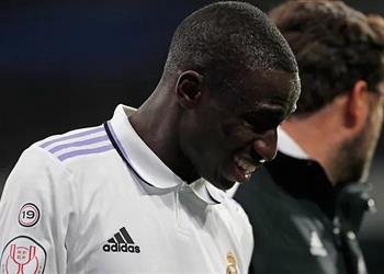 ريال مدريد يعلن إصابة ميندي وغيابه عن الكلاسيكو ومواجهة ليفربول