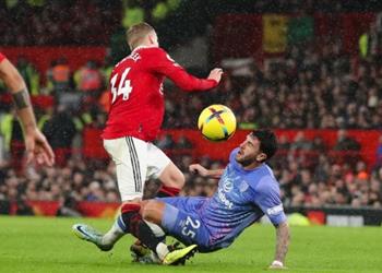 ذا صن مخاوف في مانشستر يونايتد بشأن إصابة فان دي بيك بالرباط الصليبي