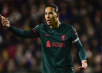 ذا أثلتيك أسوأ التوقعات إصابة قوية لـ فان دايك في ليفربول