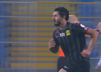 فيديو بعد تسببه في ركلة جزاء حجازي يتعادل لـ الاتحاد أمام الشباب