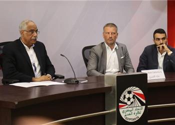 كلاتنبرج يقدم وعد ا لـ اتحاد الكرة بعد شكوى الأندية من التحكيم