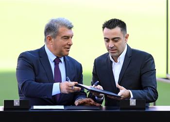 سبورت برشلونة يدرس بيع مهاجمه في نهاية الموسم لحل أزمته المالية