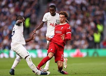 جاري نيفيل طرد جورتيس جونز أمام توتنهام كان قاسي ا للغاية