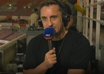 جاري نيفيل ليفربول مرشح للفوز بالدوري الإنجليزي أكثر من توتنهام