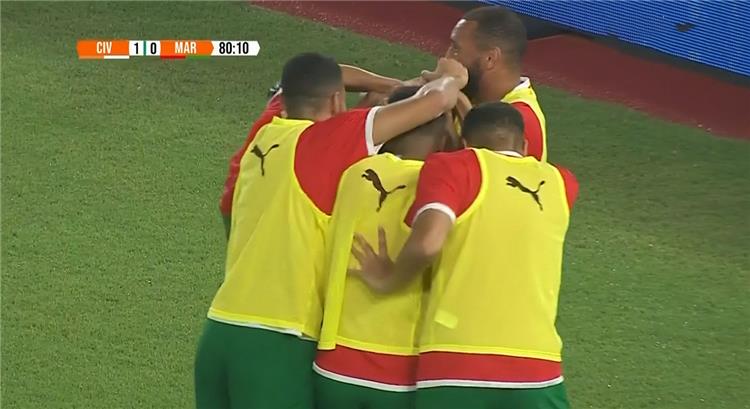 فرحة لاعبي المغرب بهدف التعادل امام كوت ديفوار