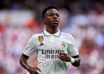 فينيسيوس فلامنجو نادي حياتي وإذا واجهت العنصرية بمفردي سيسحقني النظام