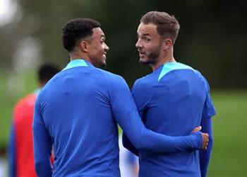 أرنولد بعد تغيير مركزه نظرت إلى لاعبين كبار لأتعلم كيفية تطوير مستواي