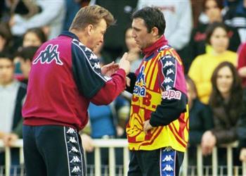 ستويتشكوف فان خال كاذب ومزيف وكرويف أب ومعلم