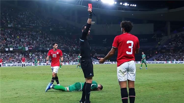 طرد محمد هاني في مباراة مصر والجزائر