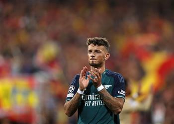 رومانو آرسنال يتخذ قراره النهائي بشأن تجديد عقد بن وايت