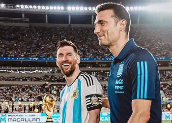 سكالوني يراوغ بشأن مشاركة ميسي في مباراة الأرجنتين وبيرو