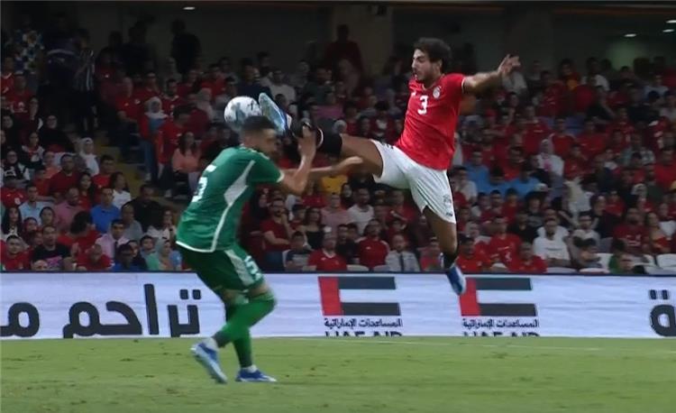 طرد محمد هاني في مباراة مصر والجزائر