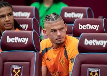 كالفين فيليبس يلمح لإمكانية رحيله عن مانشستر سيتي