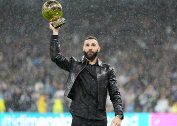 بسبب دعم فلسطين مطالب بتجريد بنزيما من الكرة الذهبية