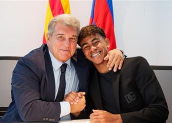 رسمي ا برشلونة ي علن تمديد عقد لامين يامال