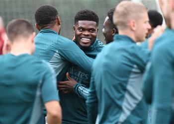 أرتيتا يوضح حالة ساكا وتوماس بارتي قبل مباراة آرسنال ولانس