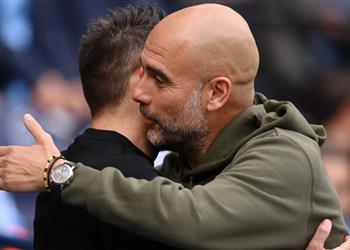 جوارديولا يكشف لثلاثي برايتون خليفته في تدريب مانشستر سيتي