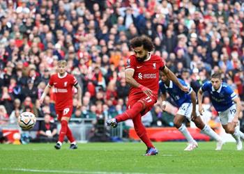 فيديو محمد صلاح يسجل هدف ليفربول الأول أمام إيفرتون ويحقق رقم ا قياسي ا جديد ا