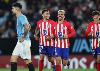 جريزمان يستغل طرد حارس سيلتا فيجو ويقود أتلتيكو مدريد بهاتريك لوصافة الدوري الإسباني