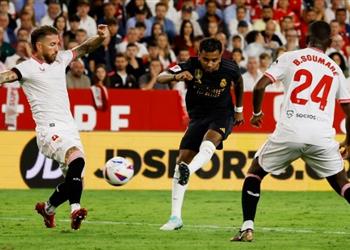 إشبيلية ينتقد أسلوب ريال مدريد بعد تعادلهما في الدوري الإسباني عليهم التوقف عما يفعلونه