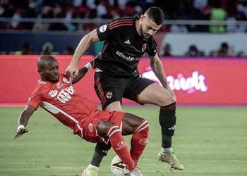 مهاجم سيمبا لـ بطولات طريقة وحيدة تضمن لنا الفوز على الأهلي في دوري السوبر الإفريقي