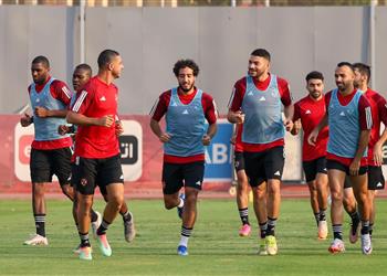 مران الأهلي كولر يحاضر اللاعبين وتقسيمة قوية استعداد ا لـ سيمبا التنزاني