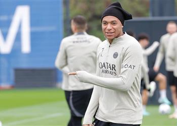 والدة مبابي كان يحب ميلان وهو صغير