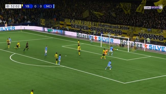 انقاذ لاعب يونج بويز يحرم مانشستر سيتي من تسجيل هدف