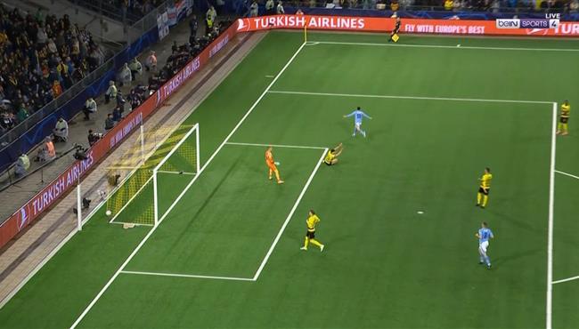 هدف مانشستر سيتي الملغي في مرمي يونج بويز بدوري ابطال اوروبا