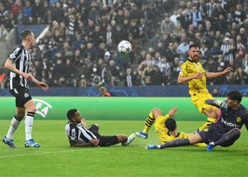 فيديو بوروسيا دورتموند يبعثر أوراق المجموعة الحديدية بانتصار صعب على نيوكاسل