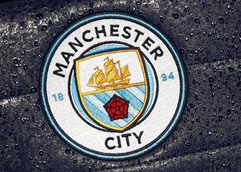 مانشستر سيتي يوقف مشجعين بسبب السخرية بعد وفاة بوبي تشارلتون