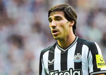 فيفا يؤيد عقوبة إيقاف تونالي ويعلن تطبيقها الفوري